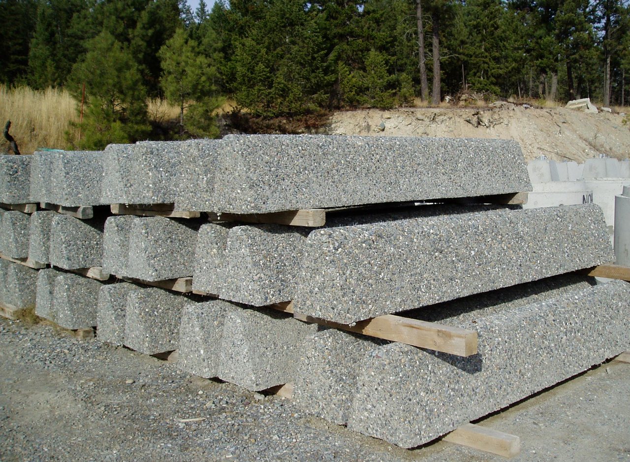 Exposed aggregate barrier