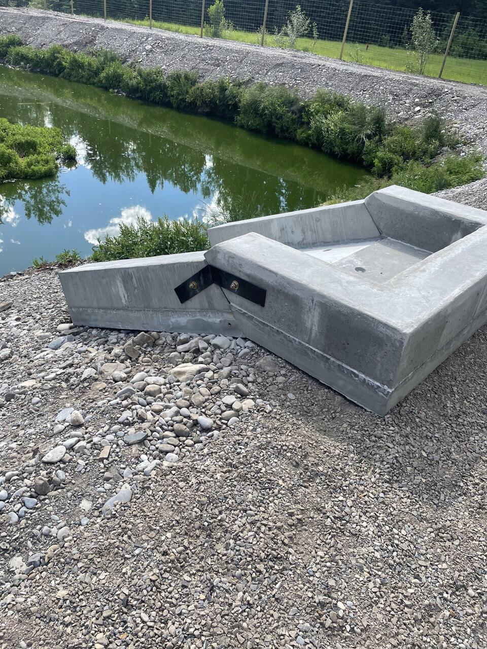 Dump box