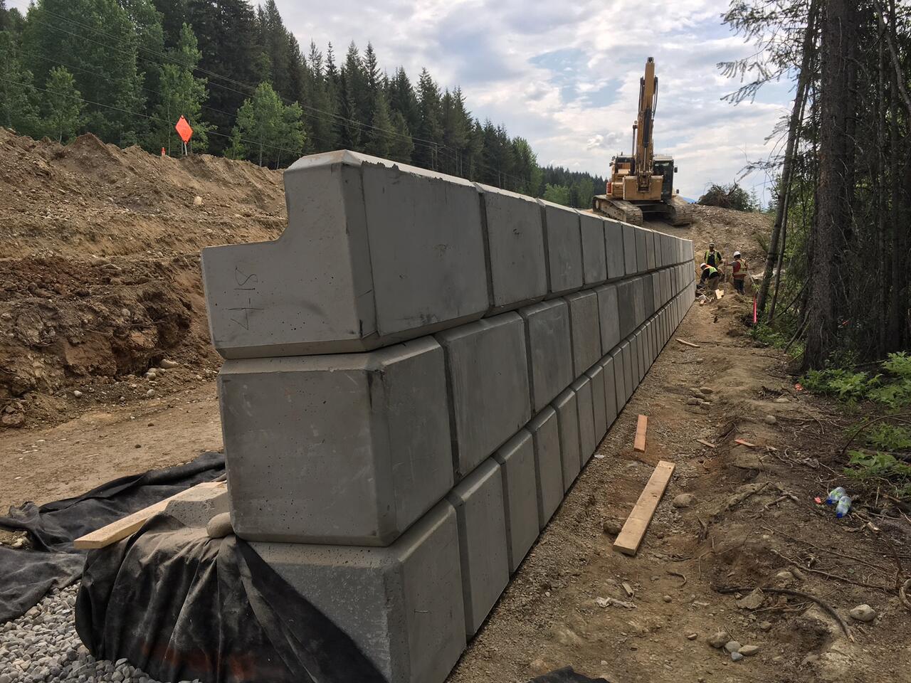 Interlocking block wall