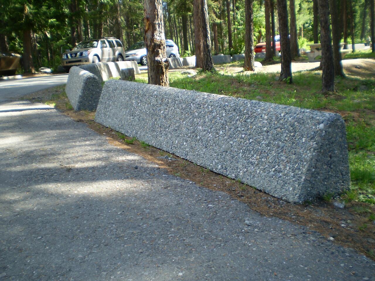 Exposed aggregate barrier